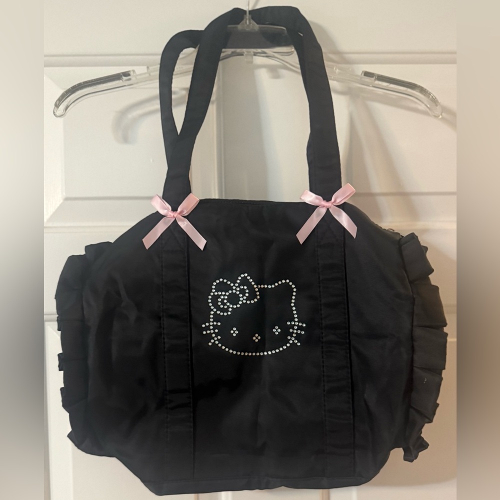 🆕 Hello Kitty black Travel Bag with Ruffled Details. Super cute 💗 14 in x 12 in